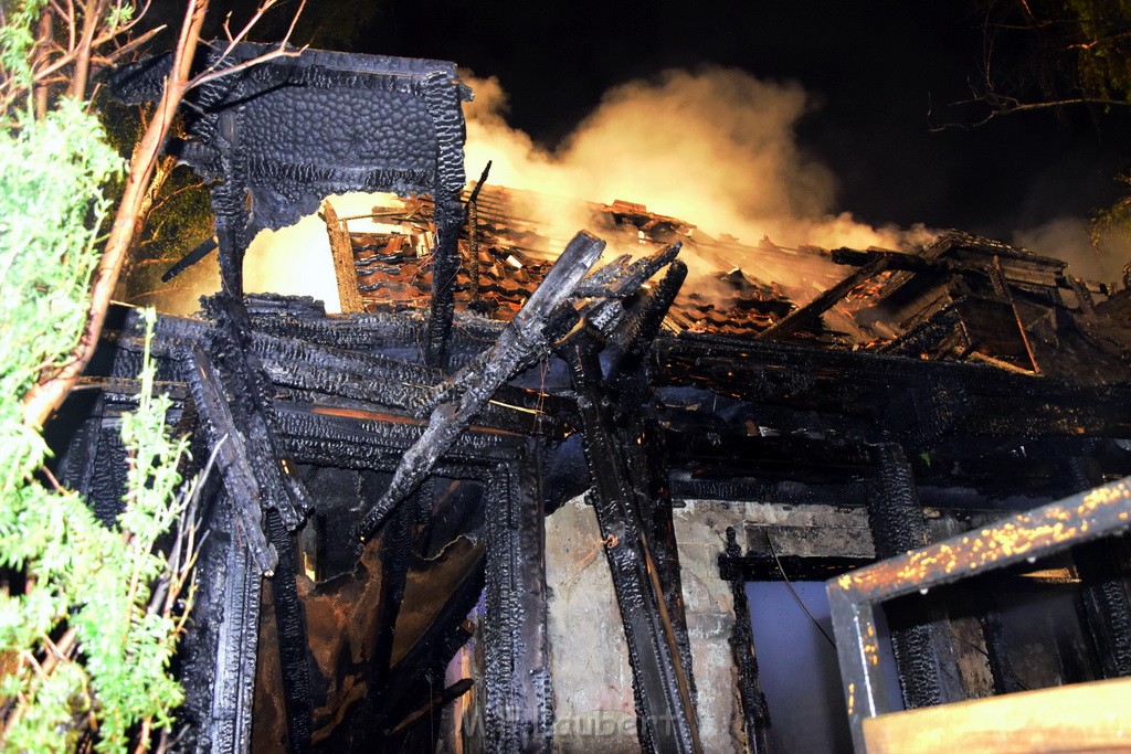 Grossfeuer Einfamilienhaus Siegburg Muehlengrabenstr P0271.JPG - Miklos Laubert